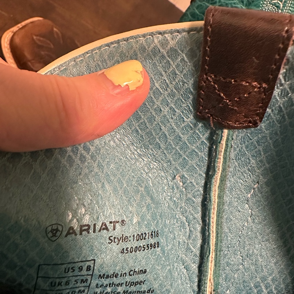 Ariat boots. Leather western boots. Ariat square toe boots. Size 9. Brown teal - Picture 7 of 8